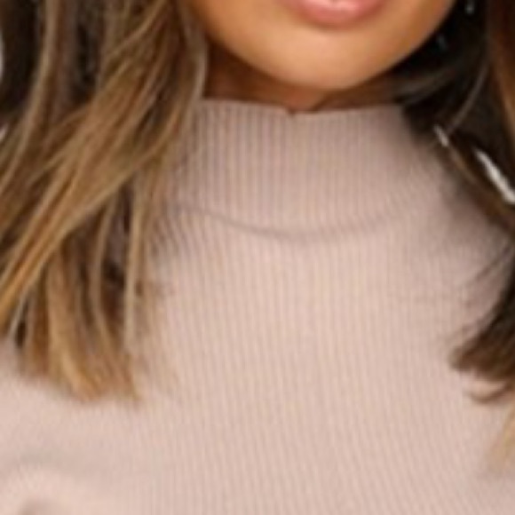 NWT Mock neck balloon sleeves knit - Picture 4 of 6